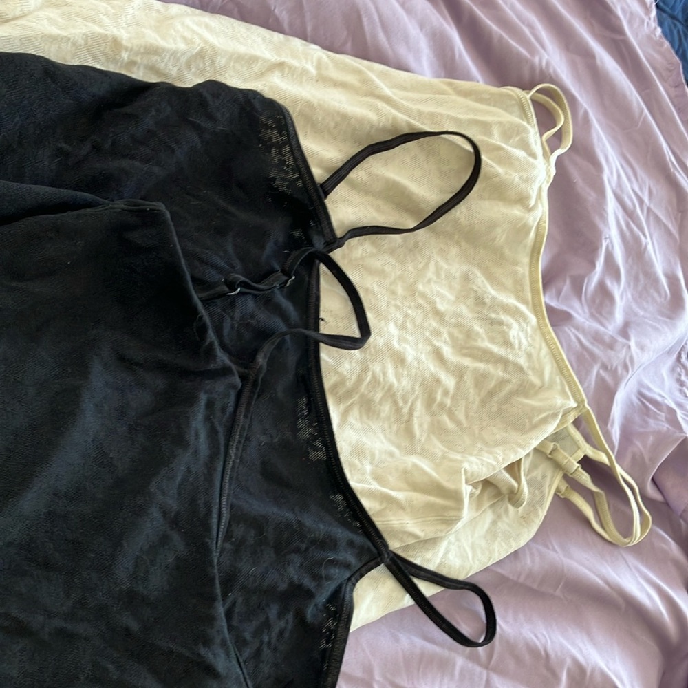 GUC 4 Smartwool tanks, size Medium.  2 black, 2 cream.